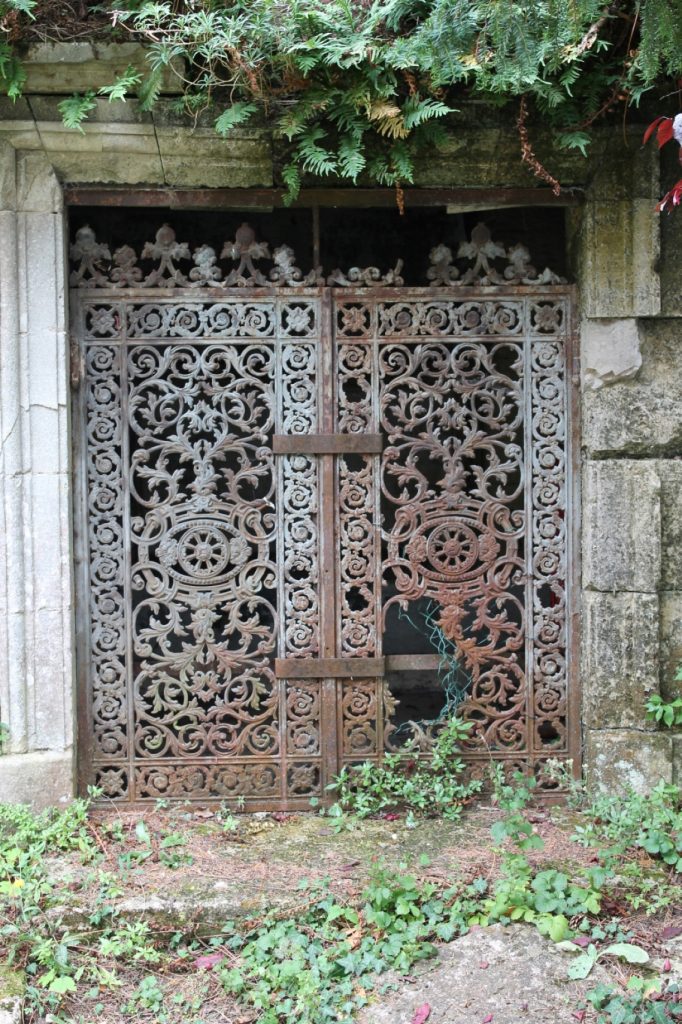 10 – Montataire Le Chateau – Caveau