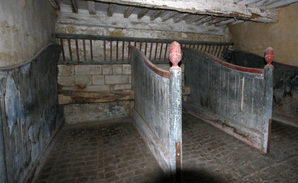 101 – Montataire – Chateau – Ecuries