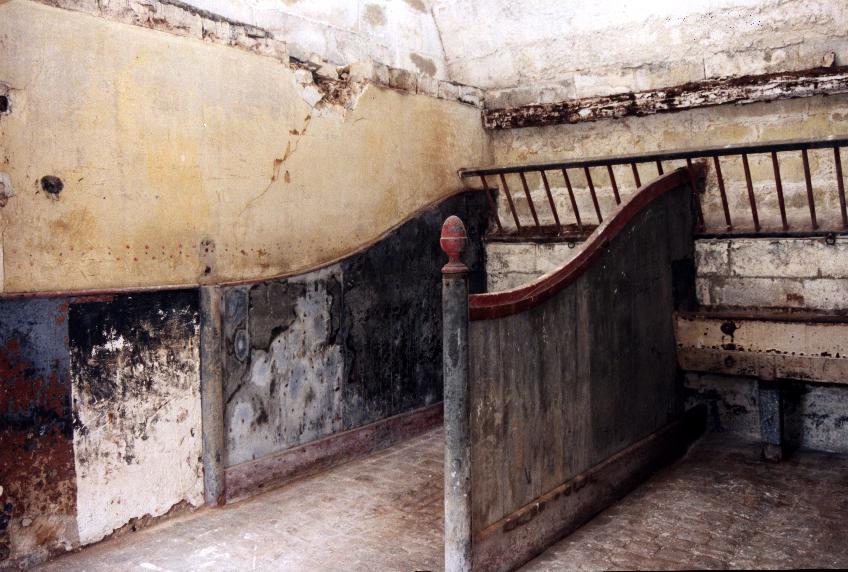 102 – Montataire – Chateau – Ecuries