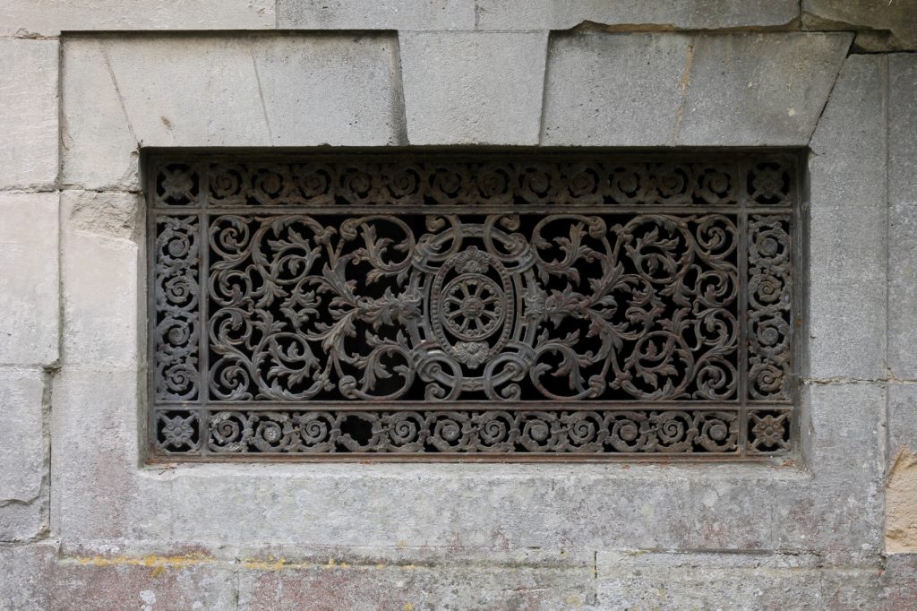 11 – Montataire Le Chateau – Caveau