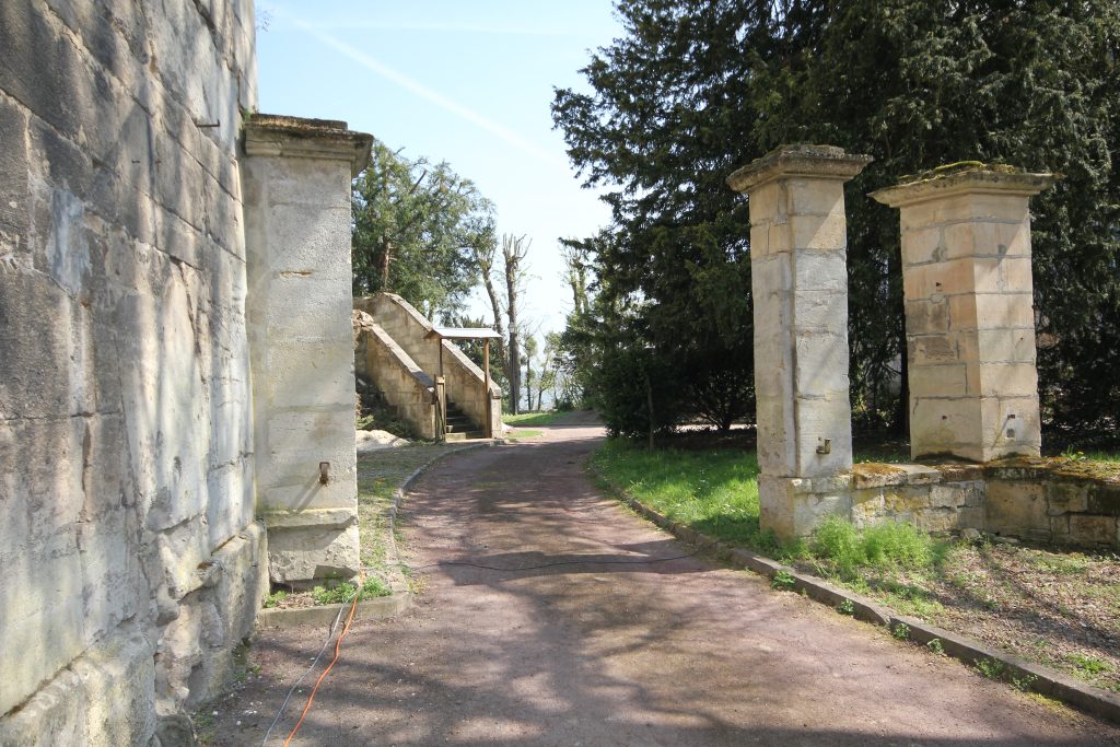 114 – Montataire Le Chateau – Allée