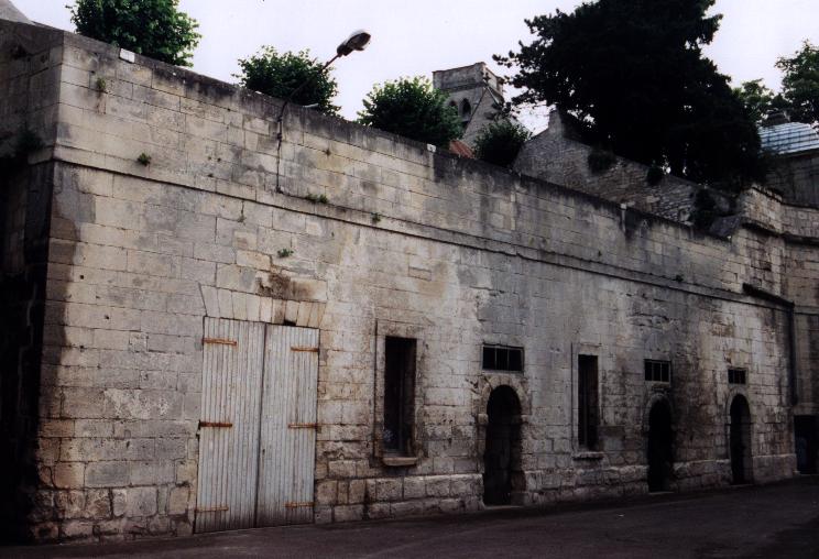 121 – Montataire Le Chateau – Ecuries