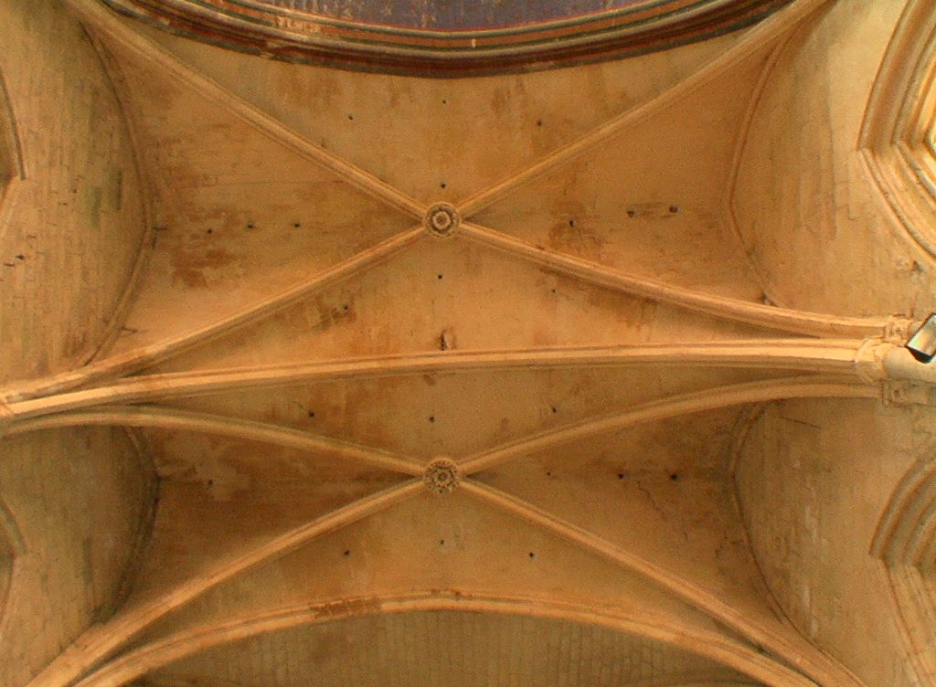 124 – Montataire – Interieur Eglise voute arcature