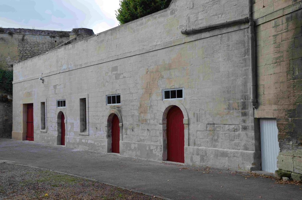 125 – Montataire Le Chateau – Ecuries