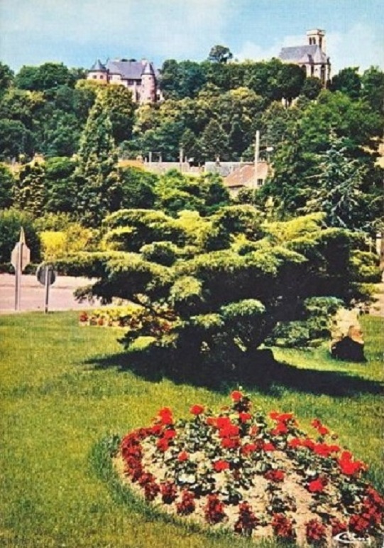 19 – Montataire – L’église et le chateau – Vus du rond point des forges