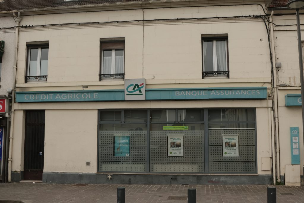 2024-03-08 Place Auguste Genie 04 Credit-Agricole R7_09268