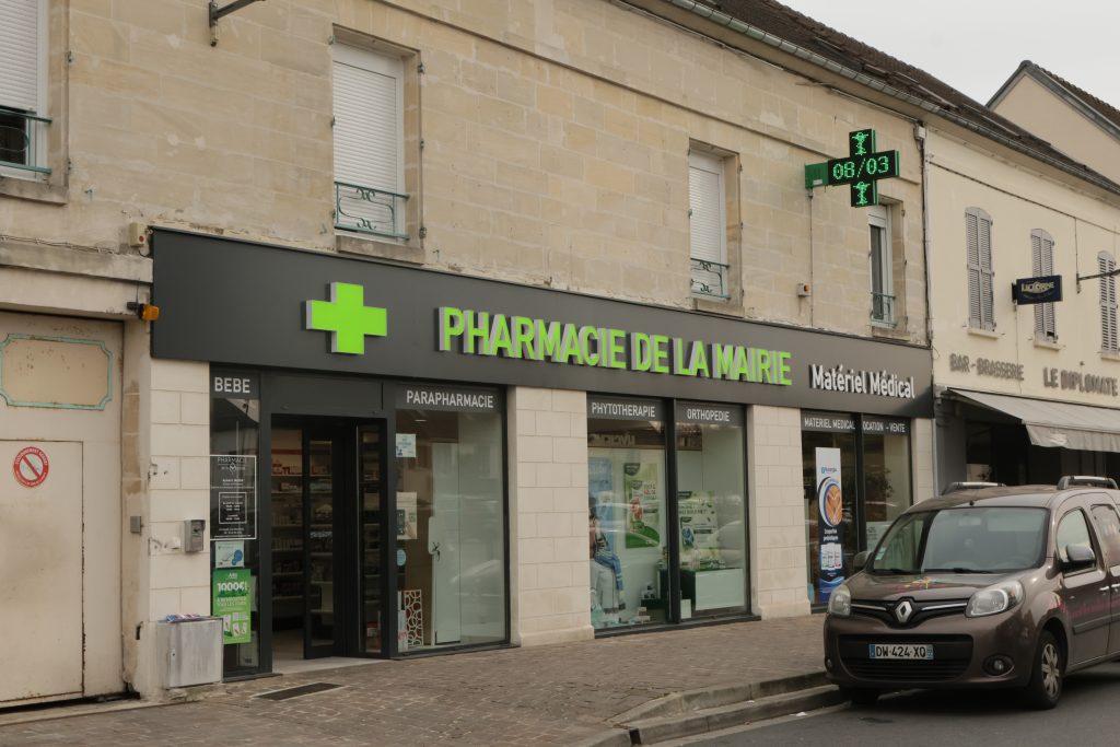 2024-03-08 Place Auguste Genie 05 Pharmacie-de-la-mairie R7_09254