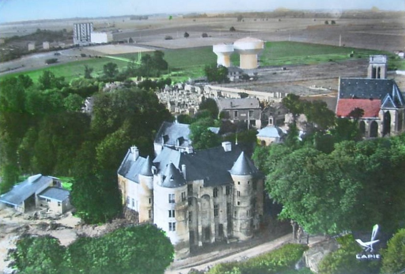 21 – Montataire – L’église et le chateau – Vue aerienne