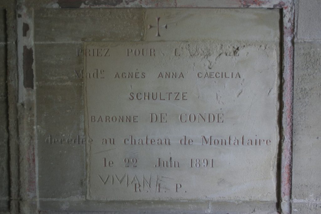24 – Montataire Le Chateau – Caveau
