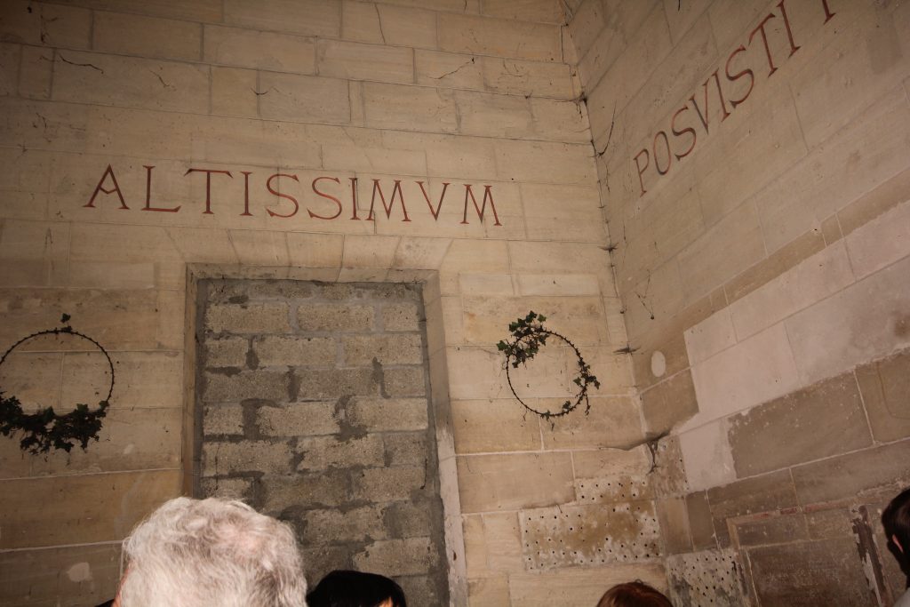 26 – Montataire Le Chateau – Caveau