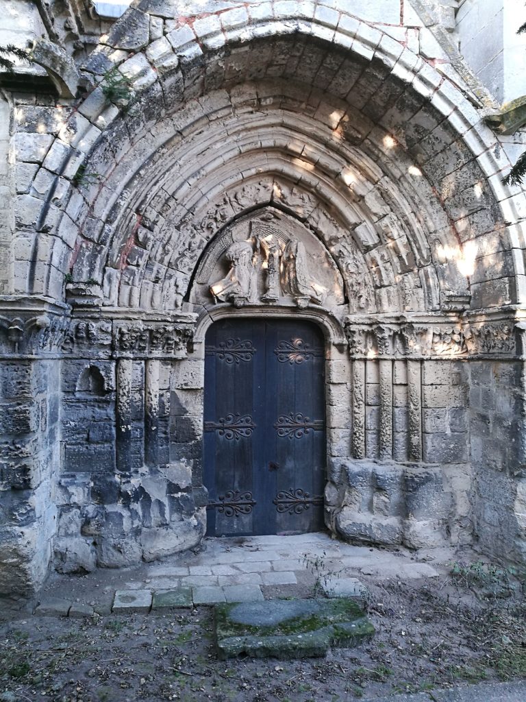 27 – Montataire – Eglise porche sud vers chateau V