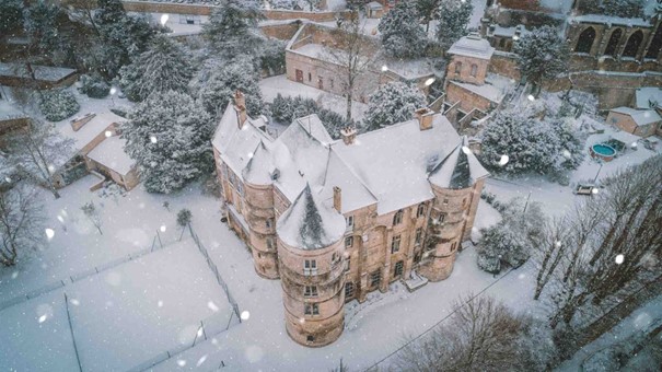27 – Montataire Le Chateau eneigé vue aerienne
