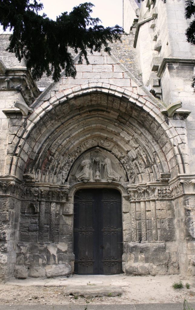 28 – Montataire – Eglise porche sud vers chateau V