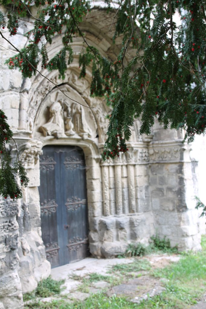 29 – Montataire – Eglise porche sud vers chateau V
