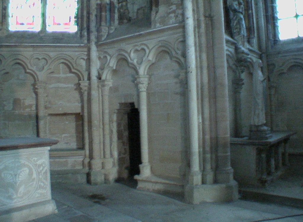 30b – Montataire – Interieur Eglise – Colonette