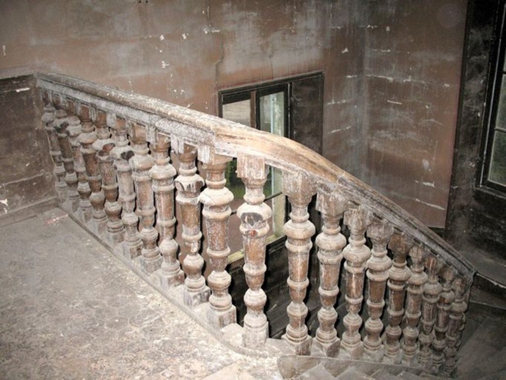 31 – Montataire – Chateau – Interieur – Escalier