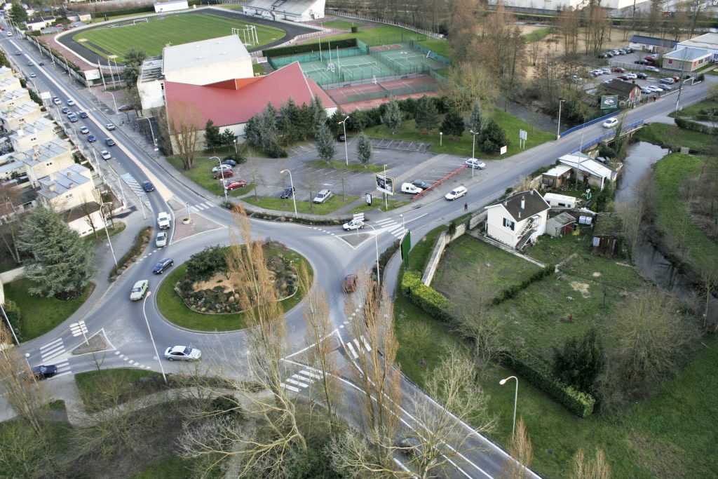 34 MOQUET ROND-POINT COENE (vue aerienne)_MG_8861 LIVRE