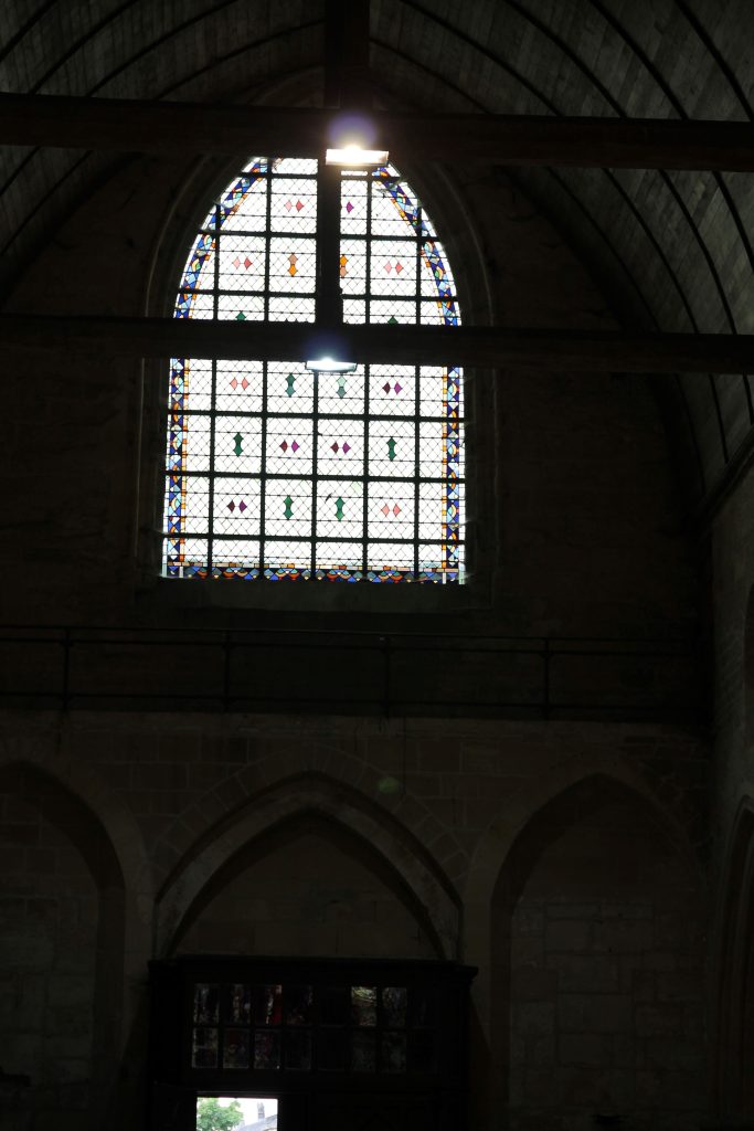 34 – Montataire – Interieur Eglise Vitraux