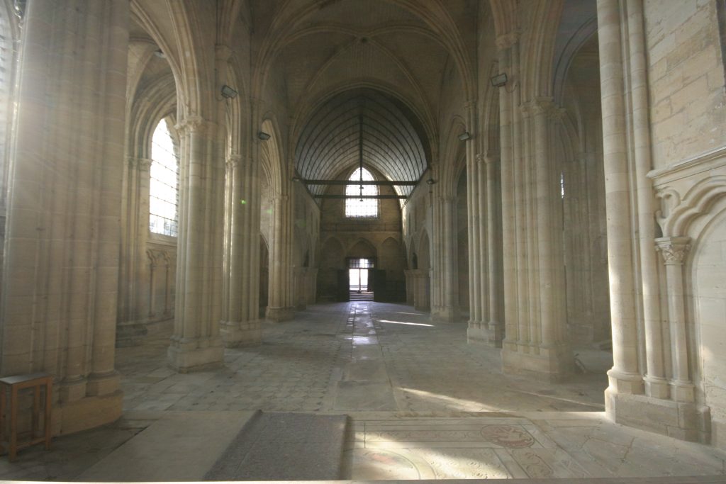 39 – Montataire – Interieur Eglise – NEF