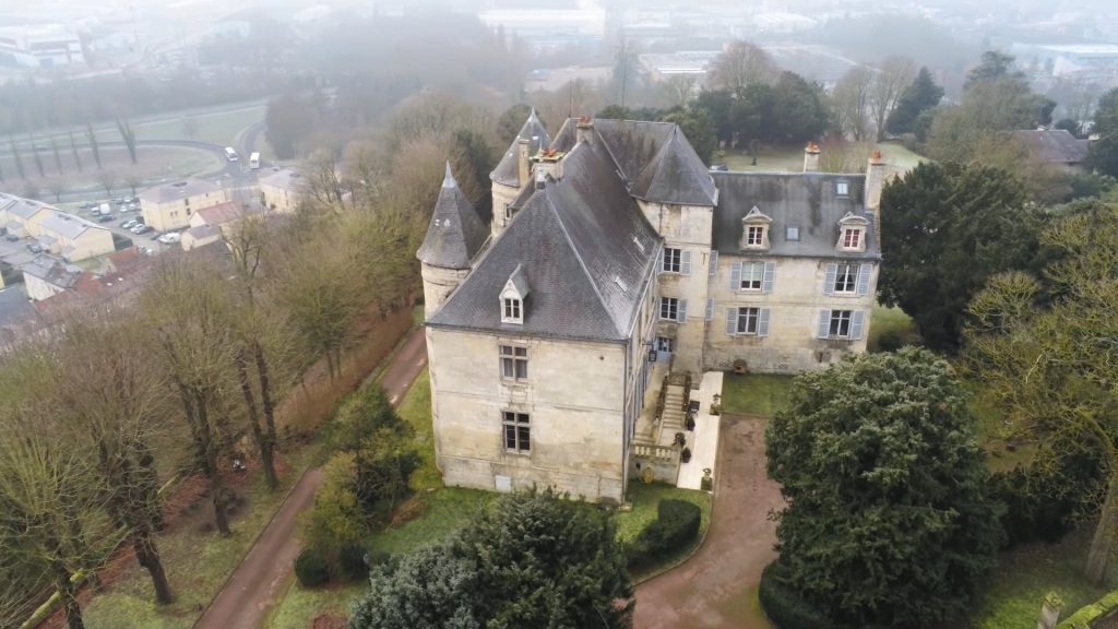 52 – Montataire Le Chateau – Derrière