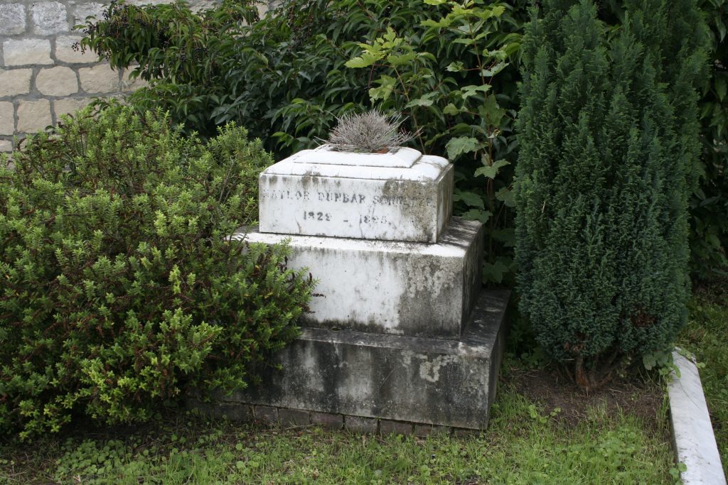 52 – Sépulture Naylor Dunbar Schultze, rue de l&rsquo;église