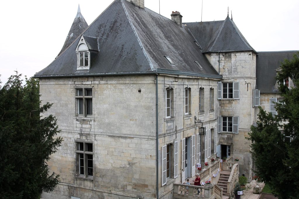 54 – Montataire Le Chateau – Derrière