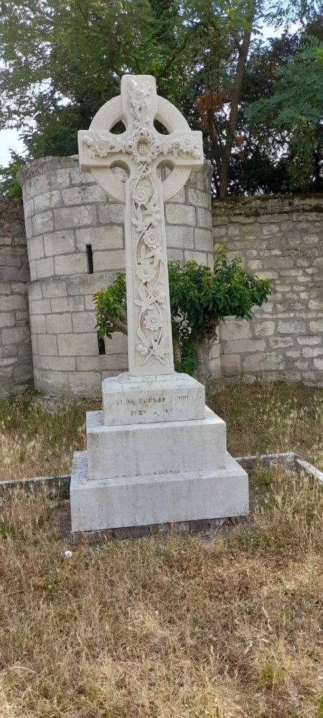55 – Sépulture Naylor Dunbar Schultze, rue de l&rsquo;église