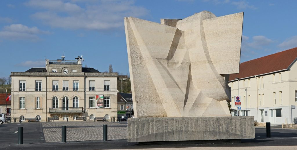 56 – Montataire – Place Auguste Genie – La Sculture-Dufois