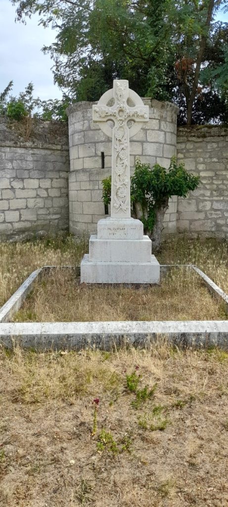 56 – Sépulture Naylor Dunbar Schultze, rue de l&rsquo;église