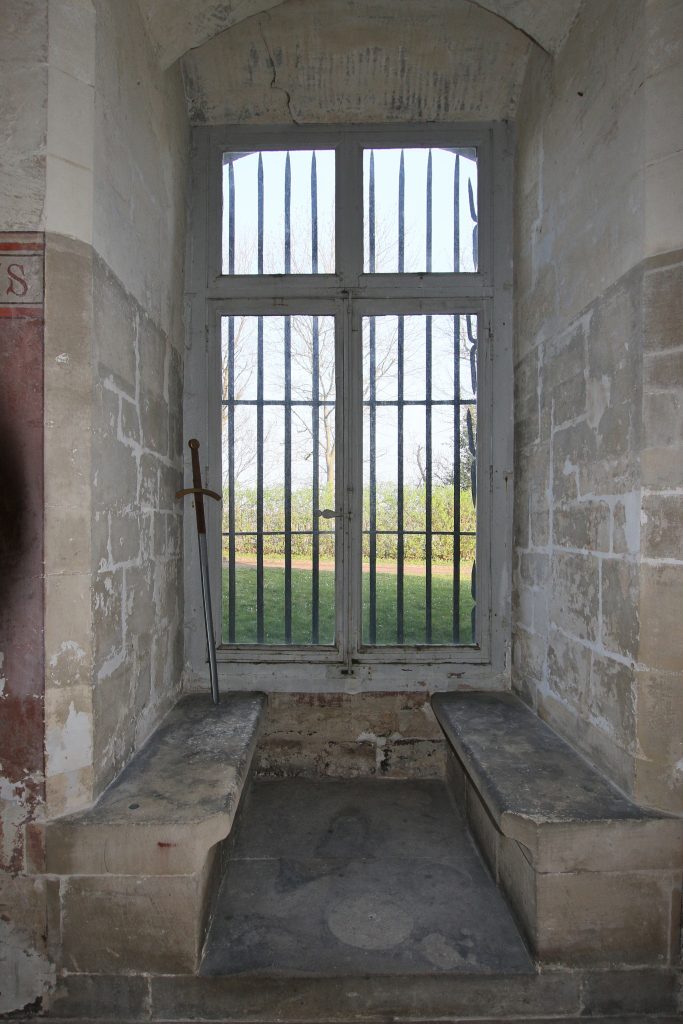 61 – Montataire – Chateau – Interieur – Salle de garde