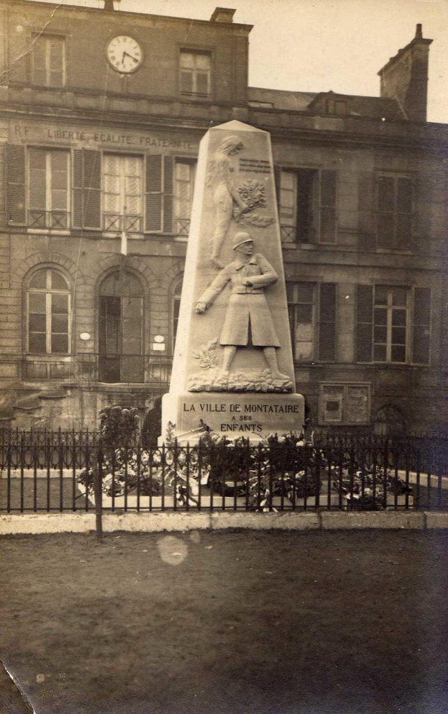 63 – Montataire – Monument aux morts.