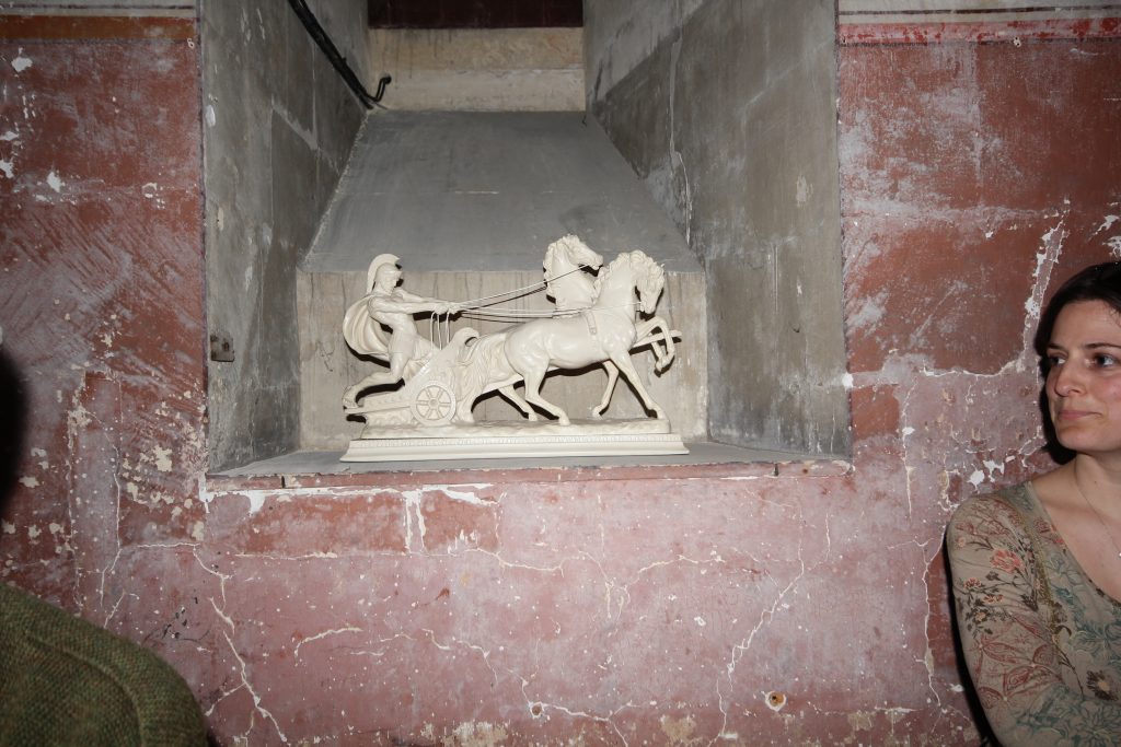 64 – Montataire – Chateau – Interieur – Salle de garde