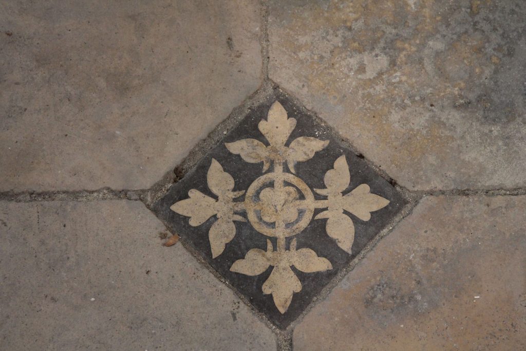 65 – Montataire – Interieur Eglise Decors, scultures architecture