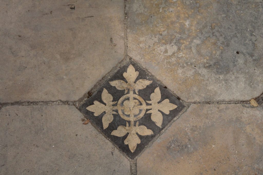 66 – Montataire – Interieur Eglise Decors, scultures architecture