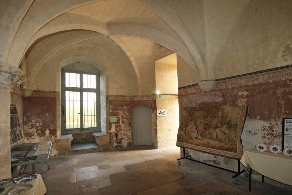 67 – Montataire – Chateau – Interieur – Salle de garde