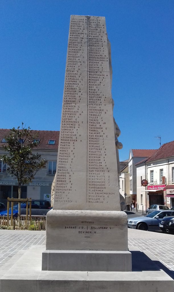 68 – Montataire – Monument aux morts.