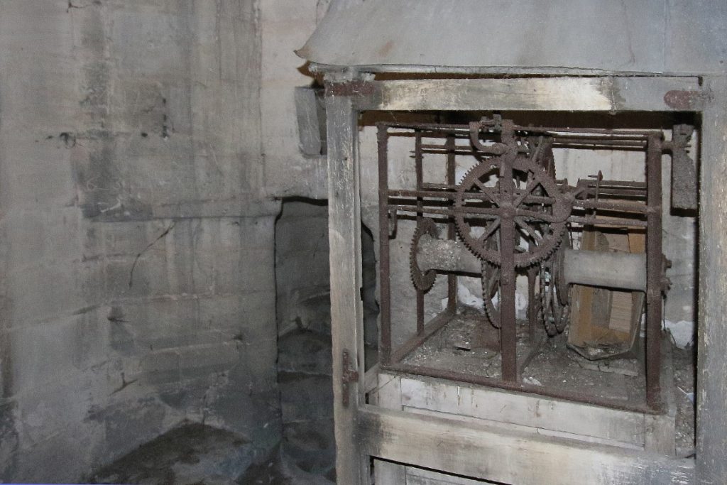 EGLISE INTERIEUR CLOCHER C7D_0960