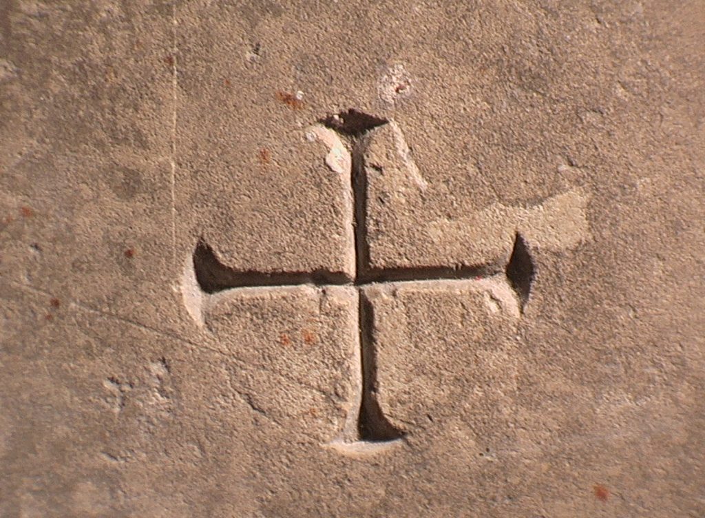 EGLISE INTERIEUR SCULPTURE AUTEL IMGA0186