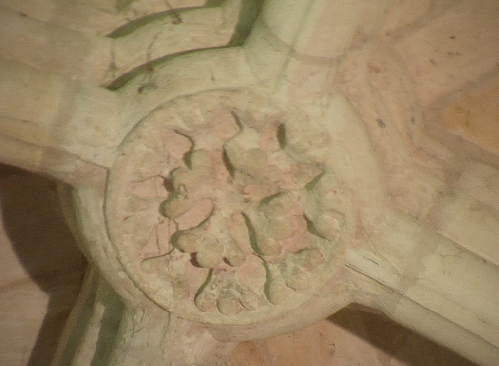 EGLISE INTERIEUR SCULPTURE CLE DE VOUTE IMGA0198