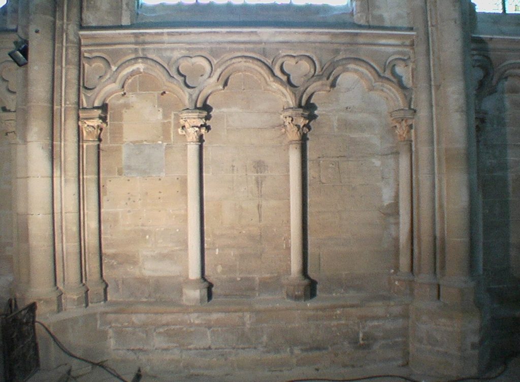 EGLISE INTERIEUR SCULPTURE COLONETTE IMGA0223