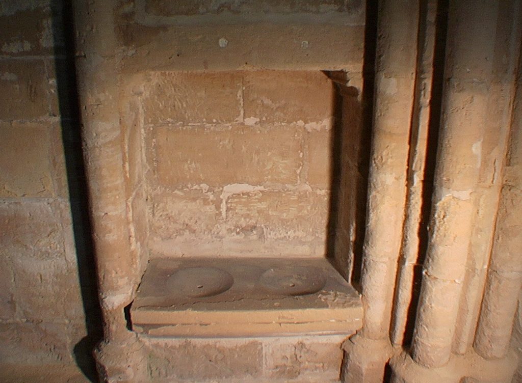 EGLISE INTERIEUR SCULPTURE PISCINE IMGA0226