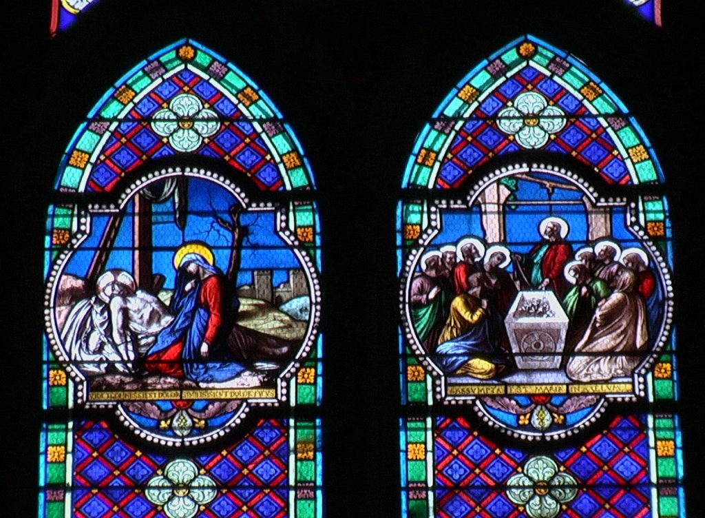 EGLISE INTERIEUR VITRAUX IMGA0279