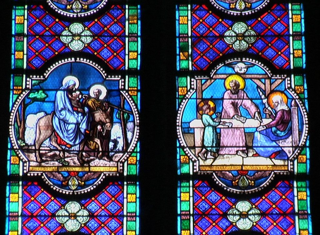 EGLISE INTERIEUR VITRAUX IMGA0280