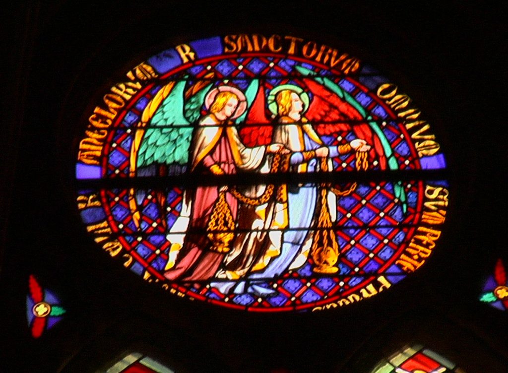 EGLISE INTERIEUR VITRAUX OCULUS IMGA0247