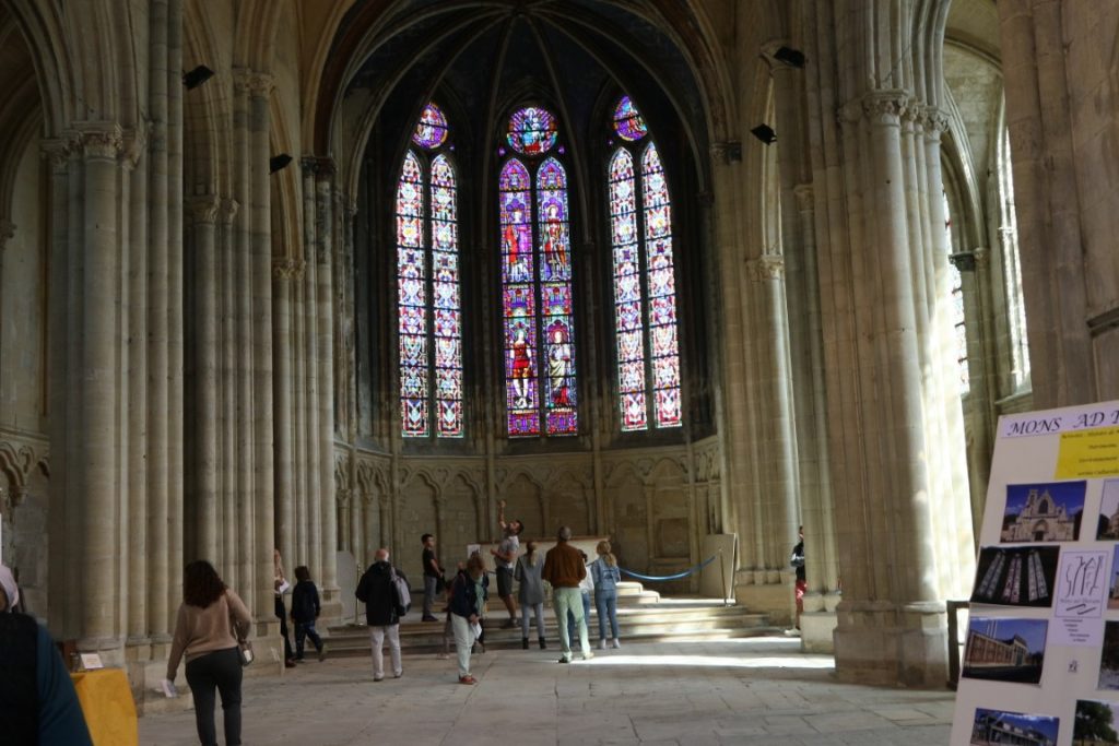 EGLISE INTERIEUR Vitraux C7D_0761