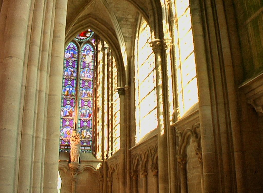 EGLISE INTERIEUR Vitraux IMGA0394