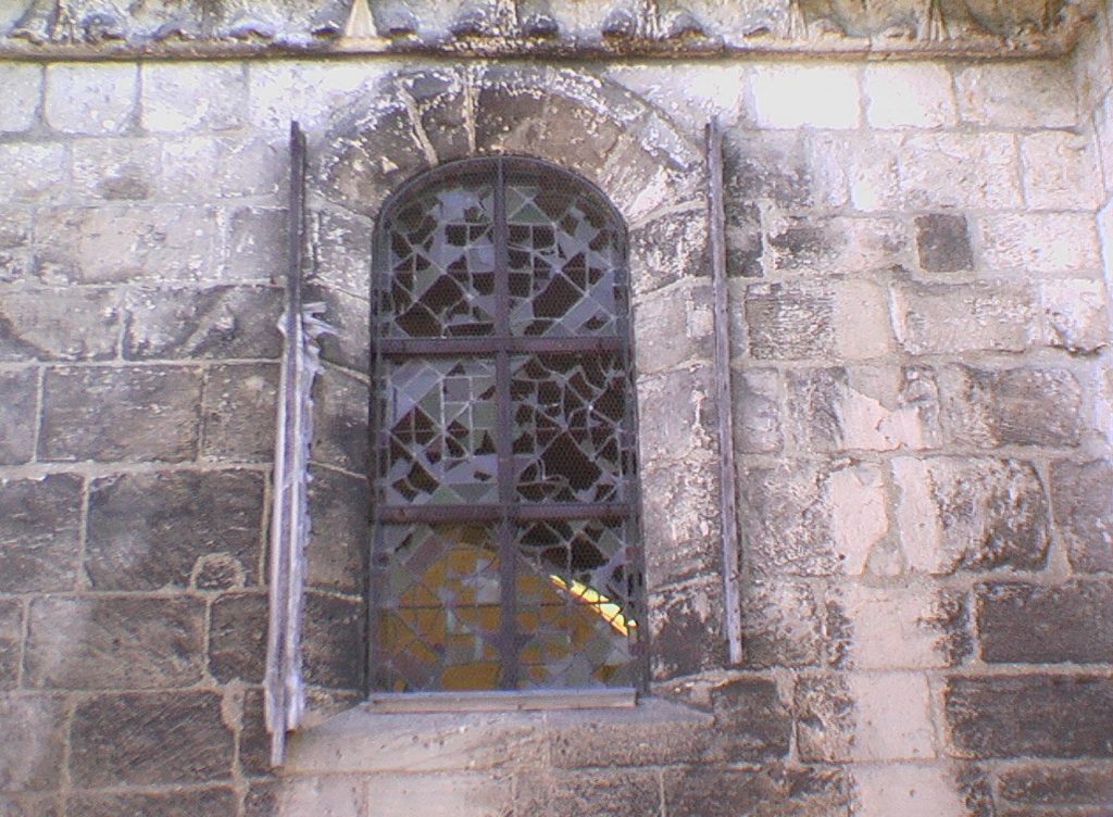 EGLISE VITRAIL CASSE IMGA0335