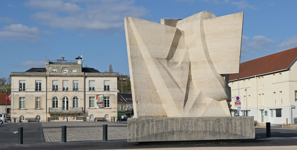 Page 41-06 MAIRIE ARRIERE Sculpture DUFOIS C7D_6184 LIVRE