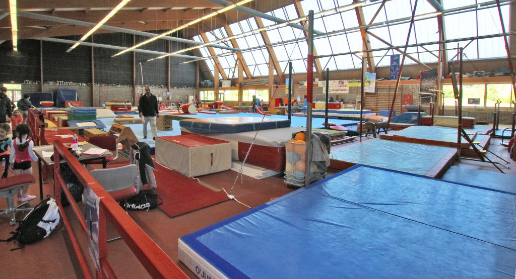 Page 49-05 GYMNASE BOUCHOUX C7D_7342 LIVRE