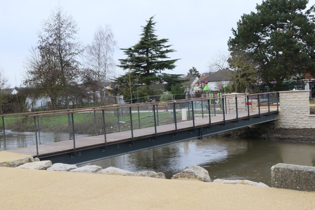 Passerelle LIVRE C7D_2617